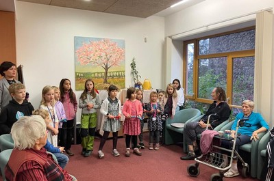 Společné zpívání s dětmi ze ZŠ 5. května