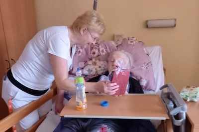 Předání dárečků od libereckých dobrovolníků březen 2024
