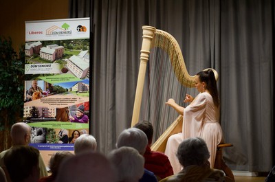 Hudební vystoupení paní Katariny Ševčíkové na harfu
