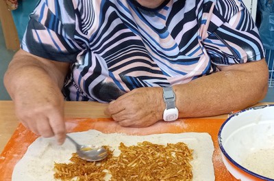 Pečení jablečného štrůdlu - září