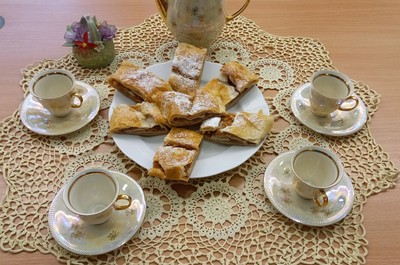 Pečení jablečného štrůdlu - září