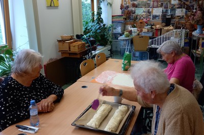 Pečení jablečného štrůdlu - září