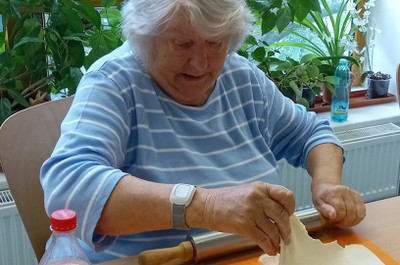 Pečení jablečného štrůdlu - září