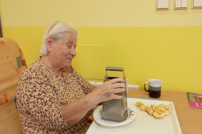 Pečení jablečného závinu C3