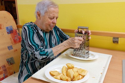 Pečení jablečného závinu C3