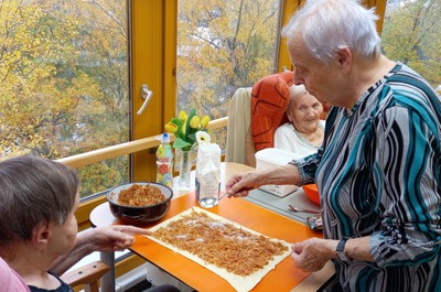 Pečení jablečného závinu C3