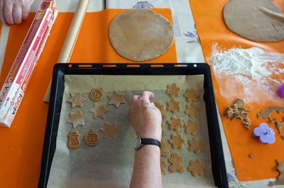 Pečení perníčků B4