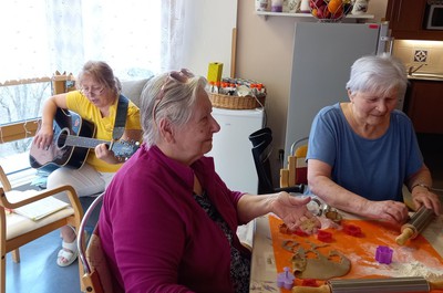 Pečení perníčků B4