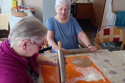 Pečení perníčků B4