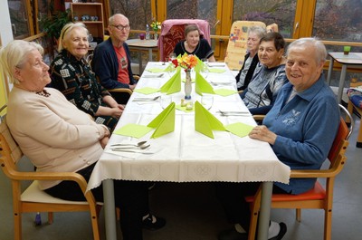 Svatomartinský oběd - pečené husí stehno, knedlík a červené zelí
