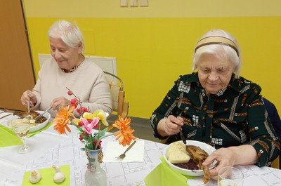 Svatomartinský oběd - pečené husí stehno, knedlík a červené zelí