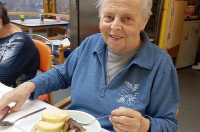 Svatomartinský oběd - pečené husí stehno, knedlík a červené zelí