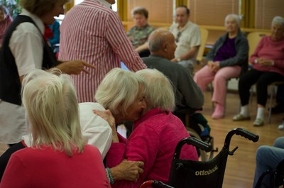 Taneční terapie s Petrem Veletou a taneční skupinou seniorek z Kontaktu Liberec
