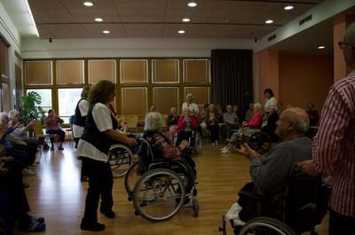Taneční terapie s Petrem Veletou a taneční skupinou seniorek z Kontaktu Liberec