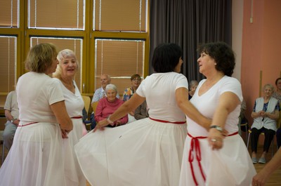 Taneční terapie s Petrem Veletou a taneční skupinou seniorek z Kontaktu Liberec