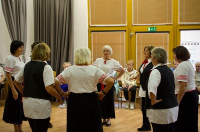 Taneční terapie s Petrem Veletou a taneční skupinou seniorek z Kontaktu Liberec