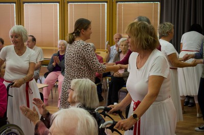 Taneční terapie s Petrem Veletou a taneční skupinou seniorek z Kontaktu Liberec