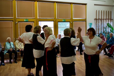 Taneční terapie s Petrem Veletou a taneční skupinou seniorek z Kontaktu Liberec