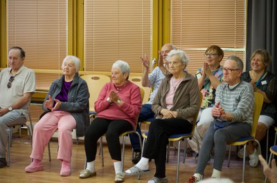 Taneční terapie s Petrem Veletou a taneční skupinou seniorek z Kontaktu Liberec