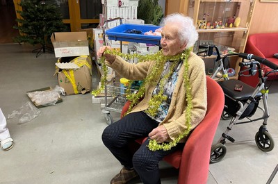 Vánoční přípravy na zdobení stromečků