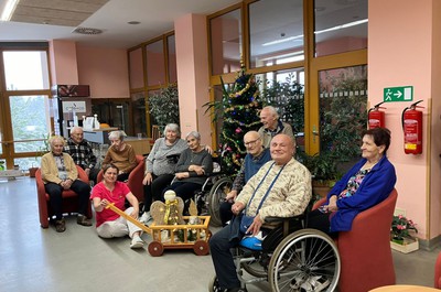 Vánoční přípravy na zdobení stromečků