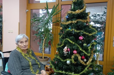 Vánoční přípravy na zdobení stromečků