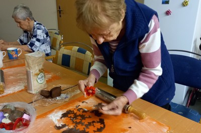 Vůně lineckého cukroví na domě Bára, 1.patro