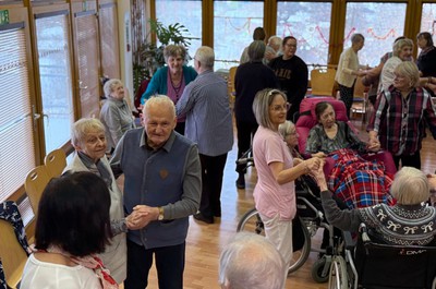 Taneční terapie s panem Veletou a Kontaktem