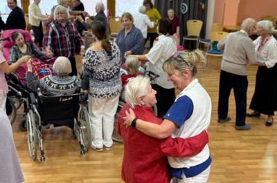 Taneční terapie s panem Veletou a Kontaktem
