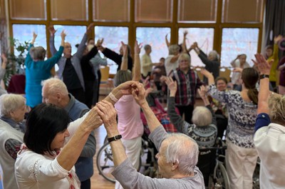 Taneční terapie s panem Veletou a Kontaktem