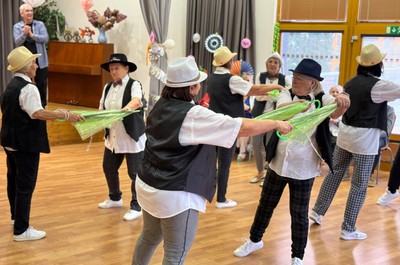 Taneční terapie s panem Veletou a Kontaktem